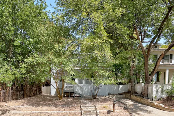 2102 E 8th ST, Austin, TX 78702