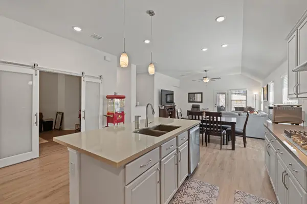 613 Sugar Cane RD, Buda, TX 78610