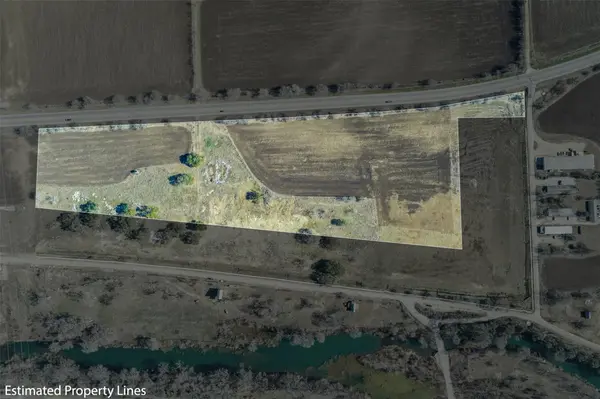 600 NW River RD, Martindale, TX 78655