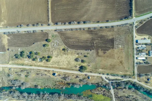 600 NW River RD, Martindale, TX 78655