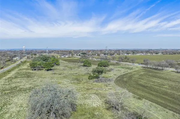 600 NW River RD, Martindale, TX 78655