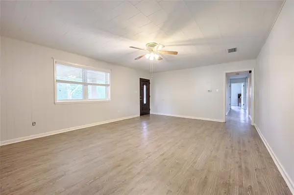 705 S La Grange ST, Flatonia, TX 78941