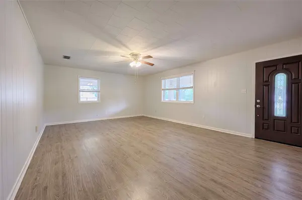 705 S La Grange ST, Flatonia, TX 78941