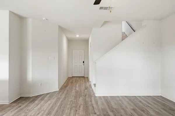 300 Hyacinth WAY, Jarrell, TX 76537