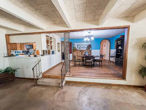 9262 N Highway 77, Lexington, TX 78947