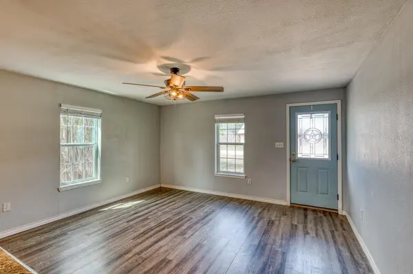 609 Dickson ST, Lexington, TX 78947