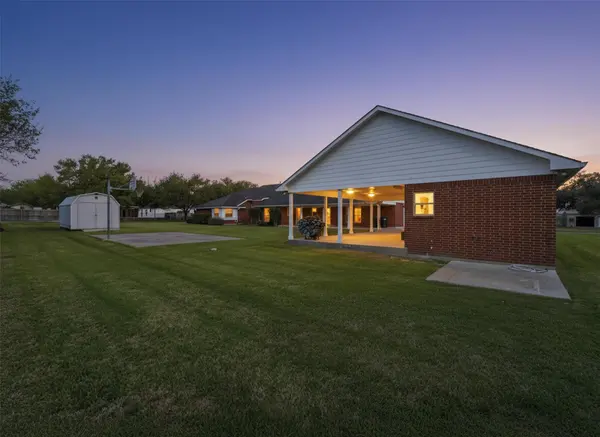 714 Louisiana Ave, Shiner, TX 77984