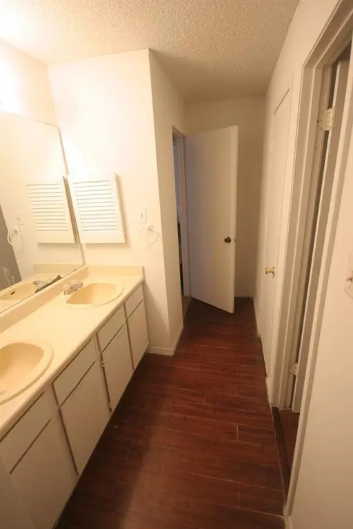 1906 West LOOP #D, Austin, TX 78758