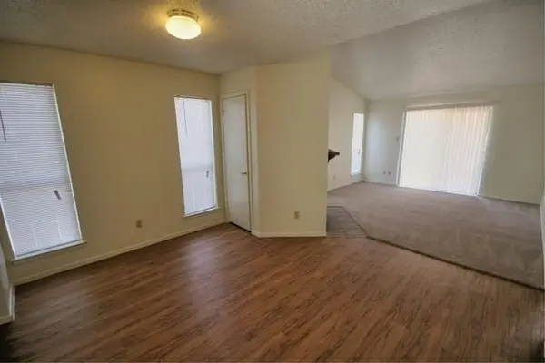 1906 West LOOP #D, Austin, TX 78758