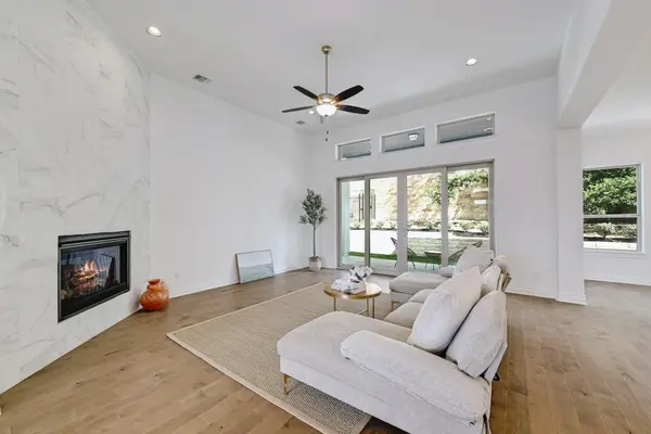 905 CRESTONE STREAM DR, Austin, TX 78738