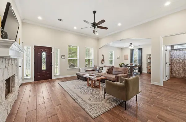 202 Cedar Hills DR, Elgin, TX 78621