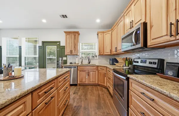 202 Cedar Hills DR, Elgin, TX 78621