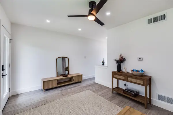 1200 E 52nd ST #204, Austin, TX 78723