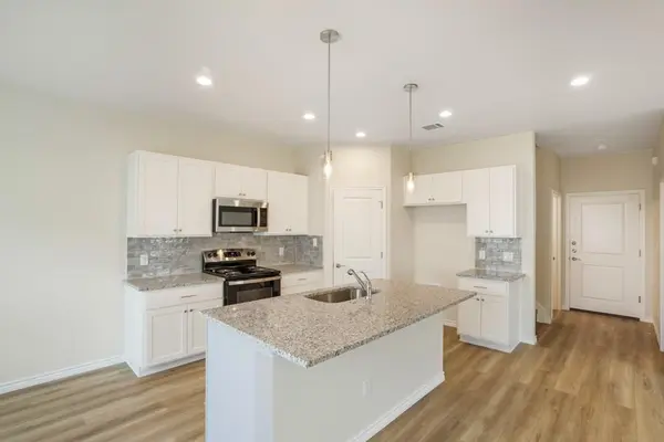 515 War Admiral DR #A & B, Jarrell, TX 76537
