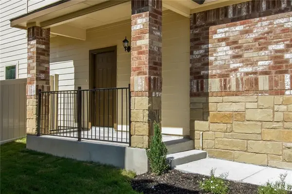 182 Samuel DR #B, Buda, TX 78610