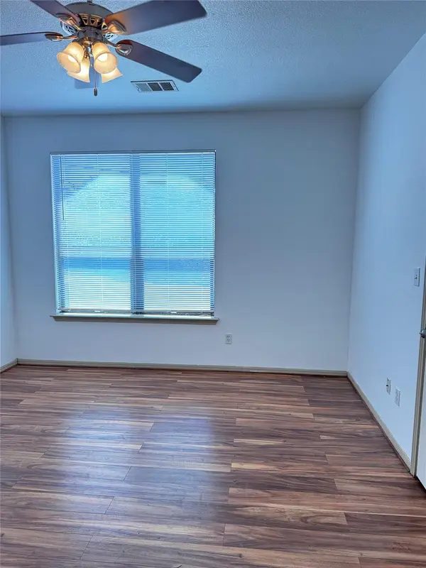 8901 Parkfield DR, Austin, TX 78758