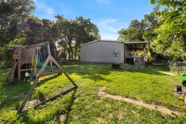 592 Oaklawn DR, Rockdale, TX 76567