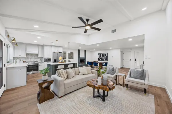 9219 Hunters TRCE E, Austin, TX 78758