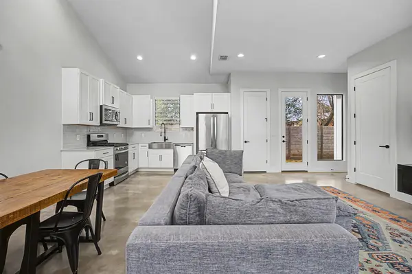 7102 Providence Ave #2, Austin, TX 78752