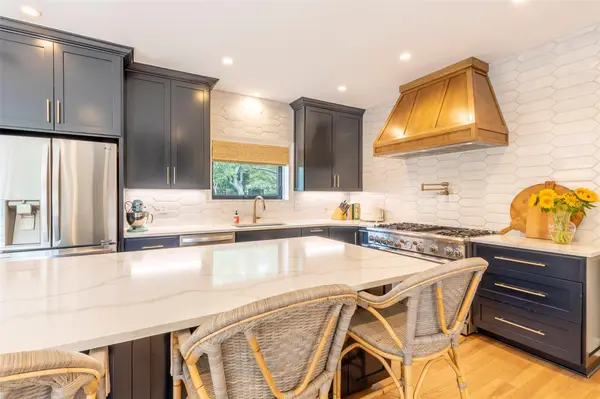 8800 Golden Rain CV, Austin, TX 78735