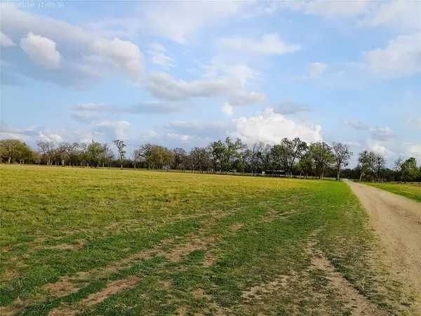 1042 Los Ranchitos RD, Cameron, TX 76567