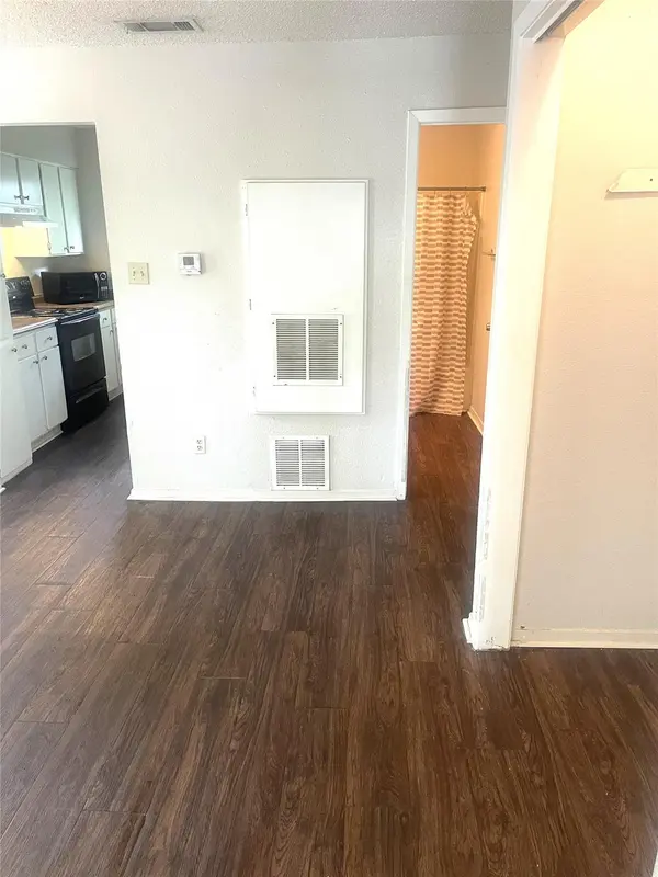 2005 West LOOP #D-2, Austin, TX 78758