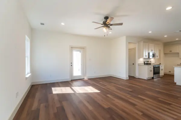 315 String Prairie WAY, Smithville, TX 78957