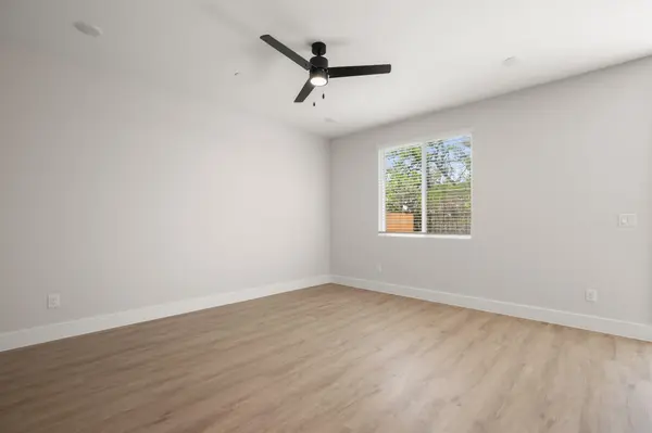 5502 Mobeetie LOOP, Bee Cave, TX 78738