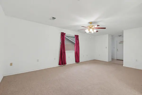 1720 Greenwood LN, Kingsland, TX 78639