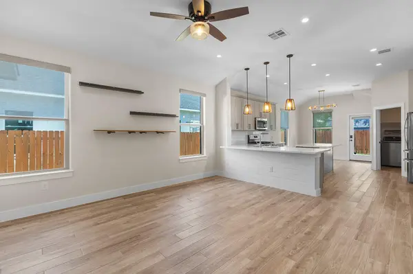 303 W Browning ST, Manor, TX 78653