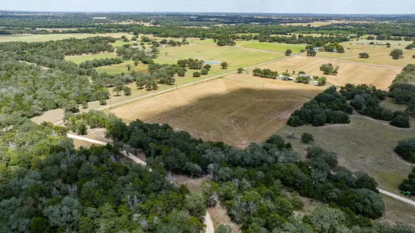 2210 Hermis RD, Schulenburg, TX 78956
