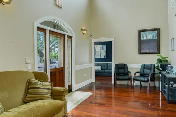 310 W Main ST #102, Round Rock, TX 78664