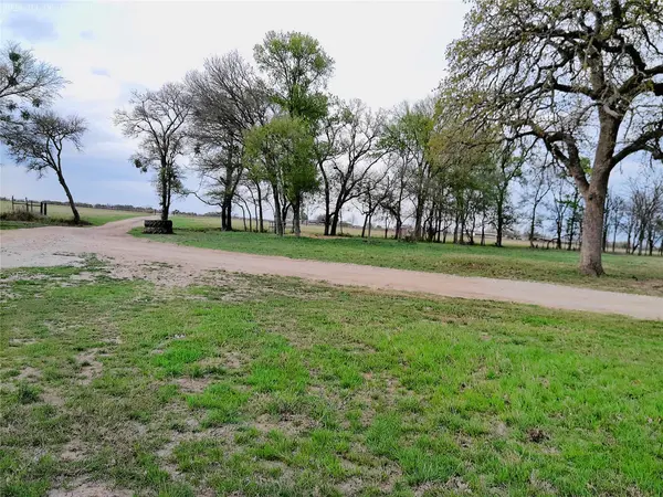 1042 Los Ranchitos RD, Cameron, TX 76520