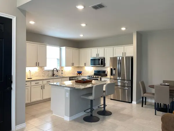108 Harborside DR #101, San Marcos, TX 78666