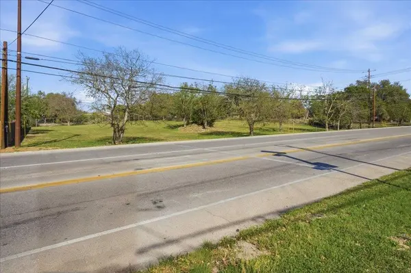1524 RR 12 CIR, San Marcos, TX 78666