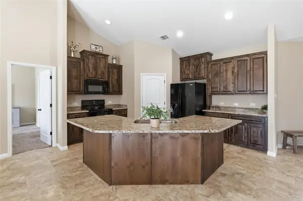285 Hummingbird WAY, Martindale, TX 78655