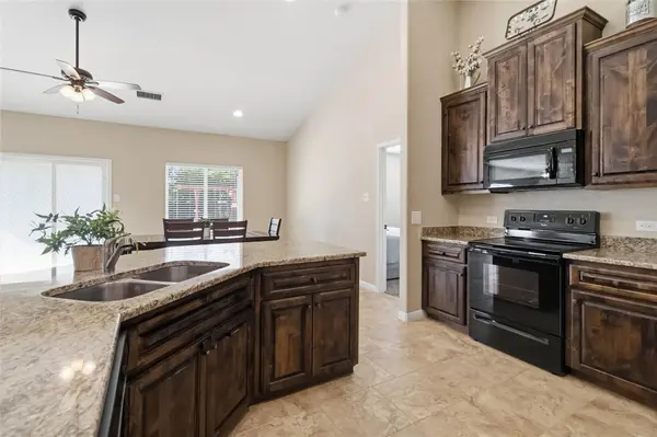 285 Hummingbird WAY, Martindale, TX 78655