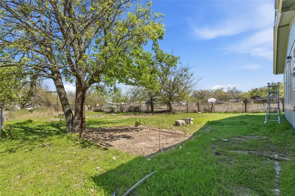 1604 5th ST, Goldthwaite, TX 76844