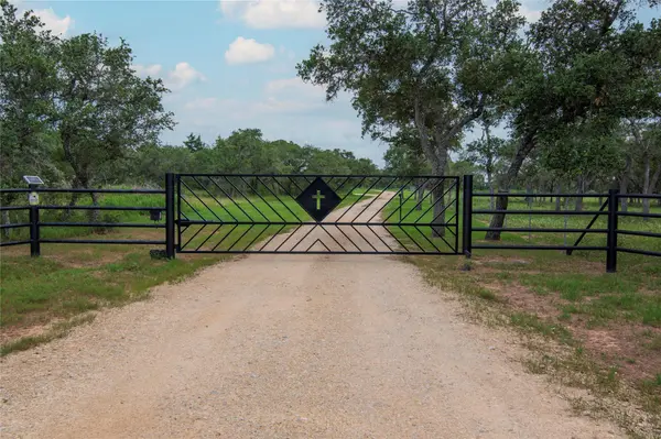 15545 TX-111 E, Yoakum, TX 77995