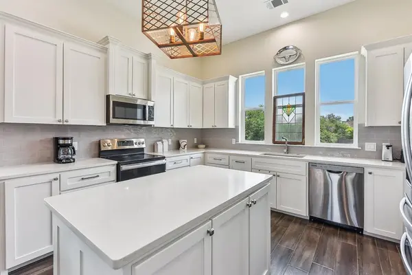 26 Quiet Meadow CIR, Wimberley, TX 78676