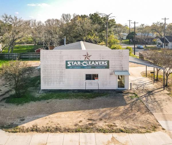 201 S Ridge ST, Hallettsville, TX 77964