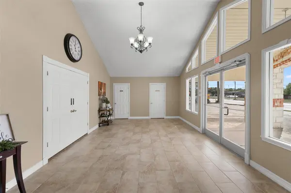 1306 W Cameron Ave, Rockdale, TX 76567
