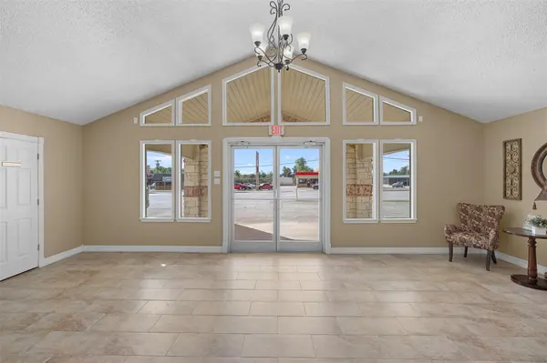 1306 W Cameron Ave, Rockdale, TX 76567