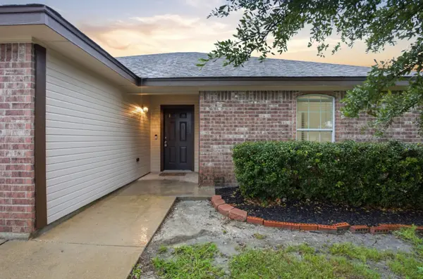 101 Soapstone DR, Jarrell, TX 76537