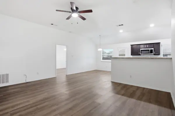 101 Soapstone DR, Jarrell, TX 76537