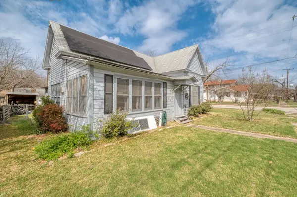 300 S Rio Grande ST, Granger, TX 76530