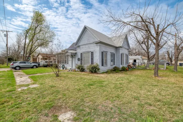 300 S Rio Grande ST, Granger, TX 76530