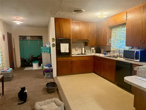 106 San Jacinto ST, Lockhart, TX 78644