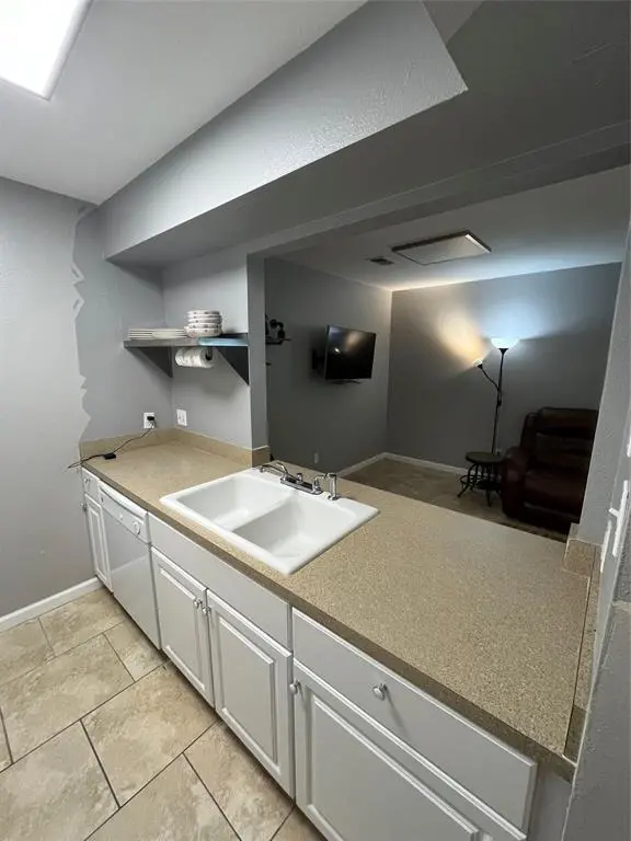 1705 Crossing PL #131, Austin, TX 78741
