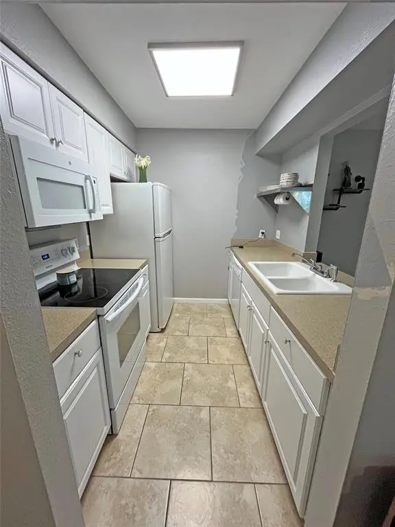 1705 Crossing PL #131, Austin, TX 78741